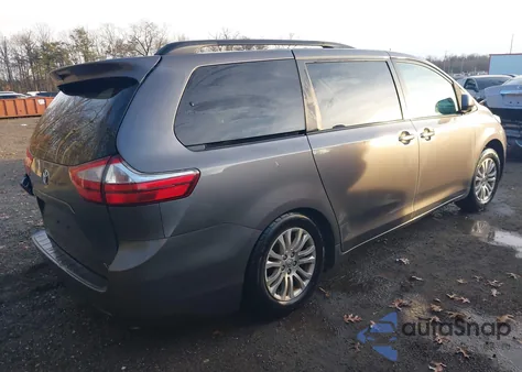 2017 Toyota Sienna Xle 8 Passenger z USA, uszkodzony, nr VIN 5TDYZ3DC4HS814692